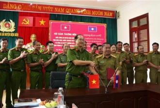 Vietnamese, Lao police strengthen cooperation in ensuring border security